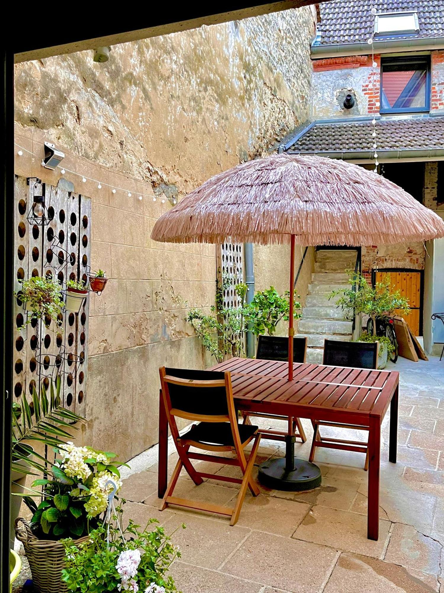 오빌레 Le Nid D'Isa B&B 외부 사진