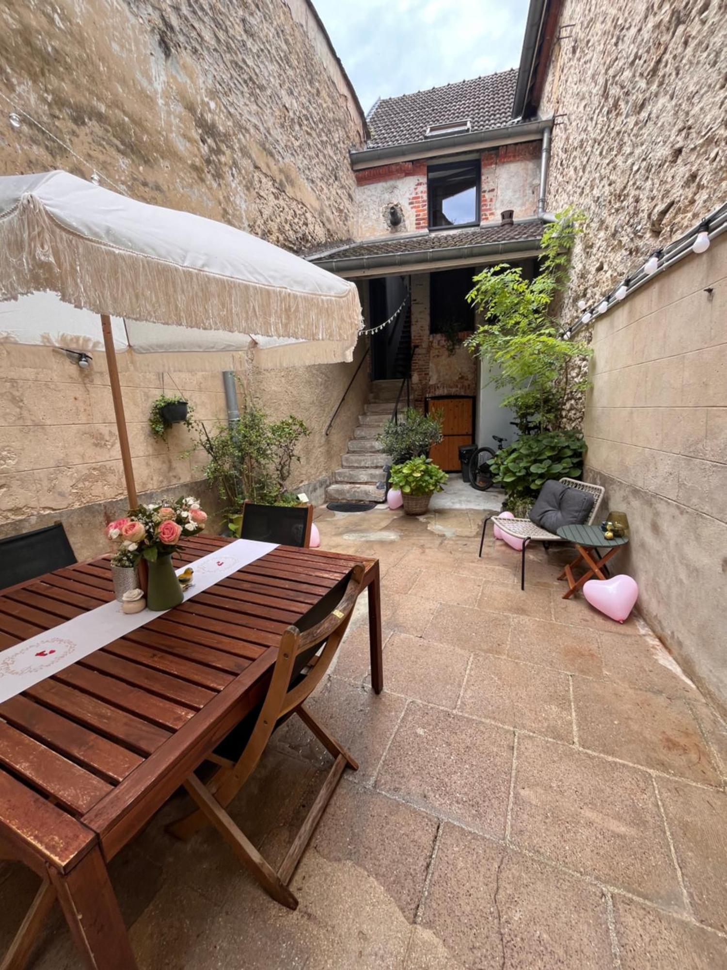 오빌레 Le Nid D'Isa B&B 외부 사진